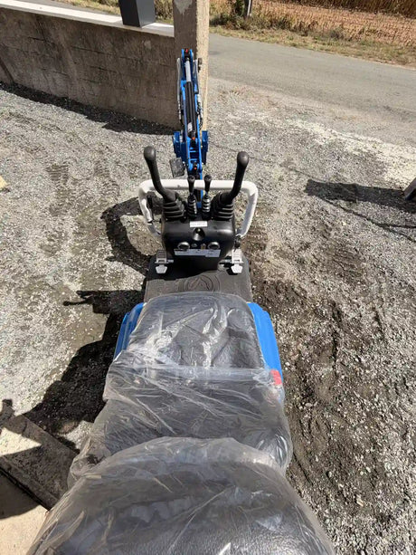 mini-pelle R06 RIppa poste de conduite